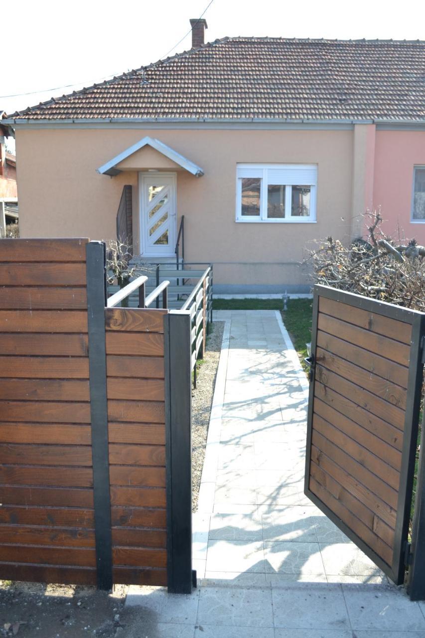 Apartments Pandora Ягодина Екстериор снимка