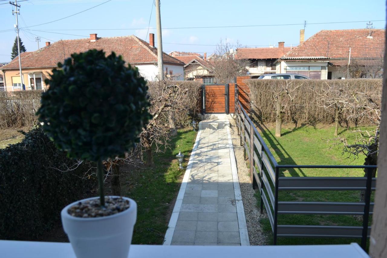 Apartments Pandora Ягодина Екстериор снимка