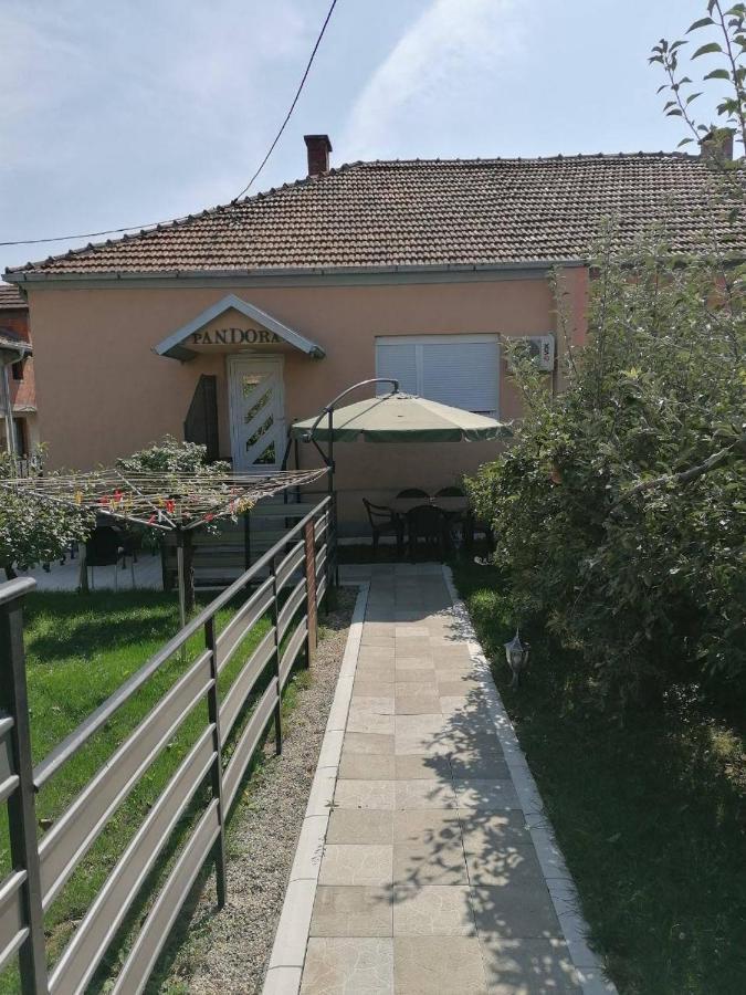 Apartments Pandora Ягодина Екстериор снимка